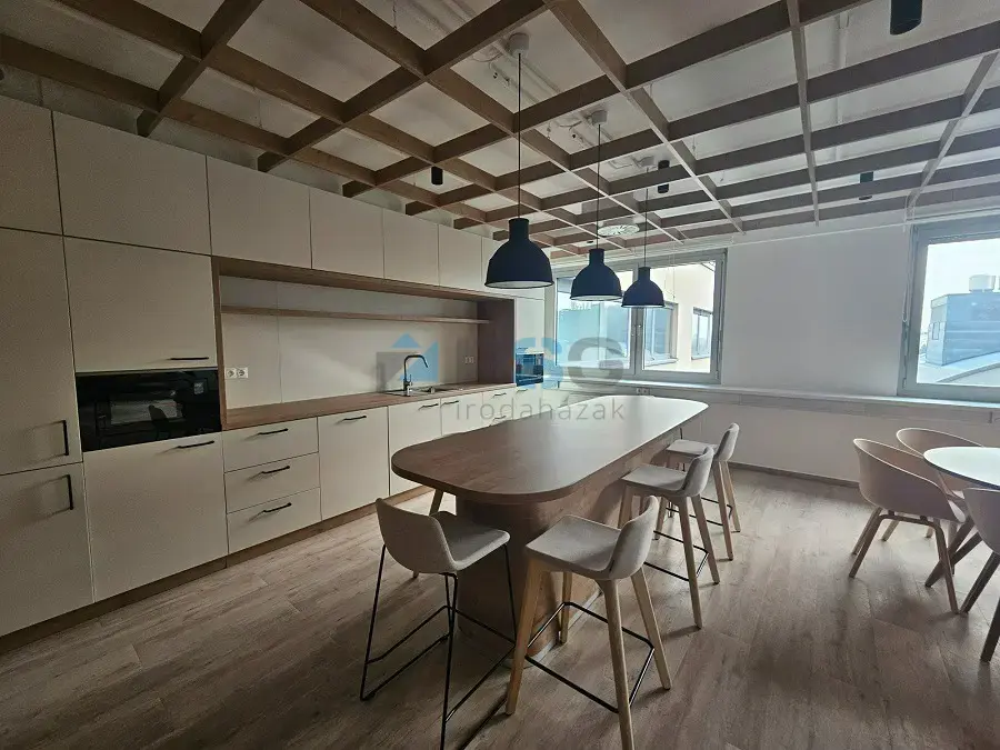 River Estates irodaház