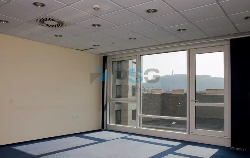 Uniqa Plaza irodaház