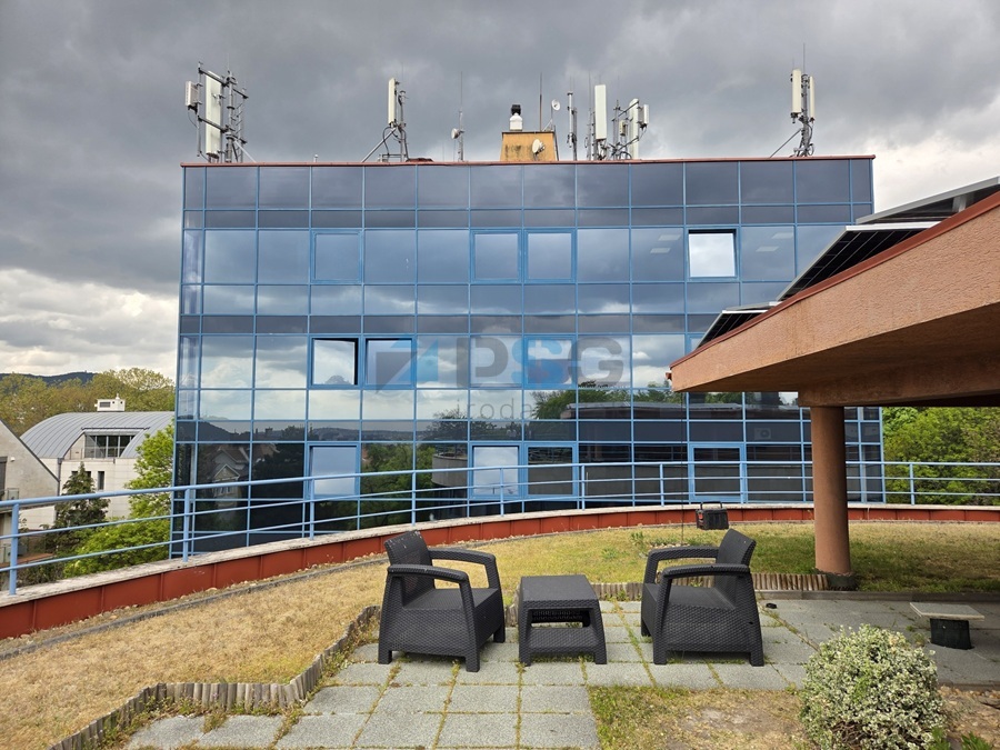 Irodaház Rózsadombon