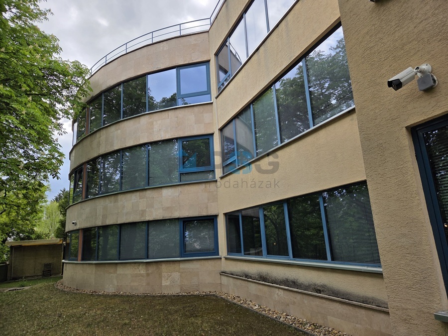 Irodaház Rózsadombon