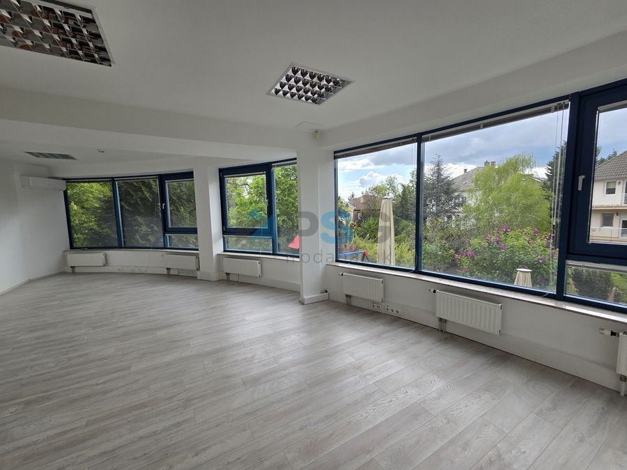 Irodaház Rózsadombon