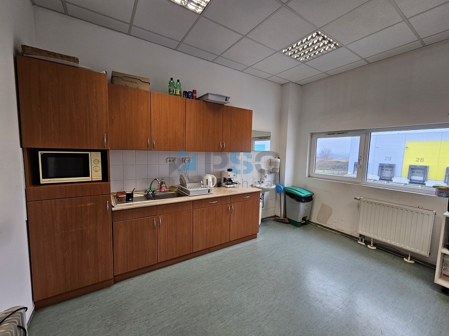 40 ha fejlesztési terület 2 raktárcsarnokkal 