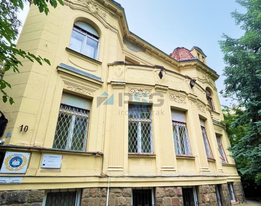 Terázvárosi villa eladó