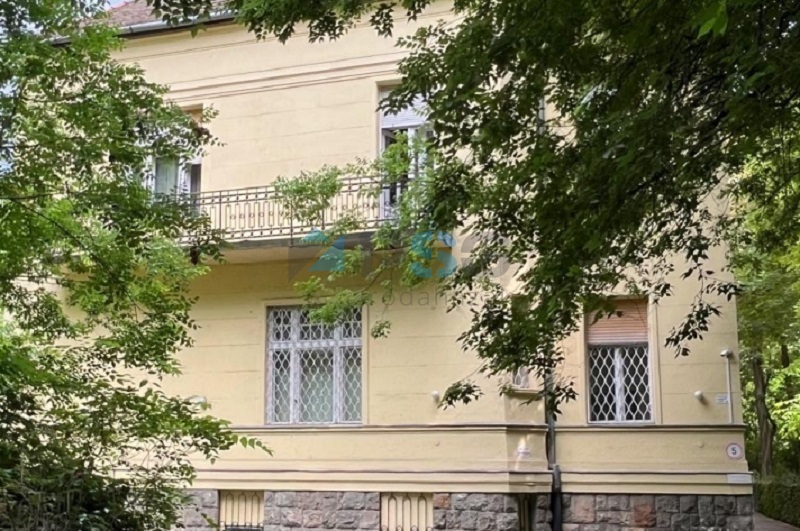 Terázvárosi villa eladó