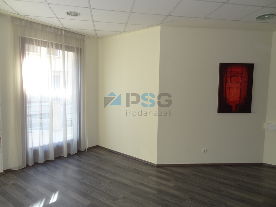 Eladó irodaház a Kolosy tér közelében