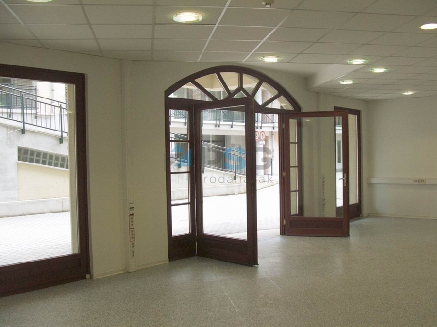 Eladó irodaház a Kolosy tér közelében