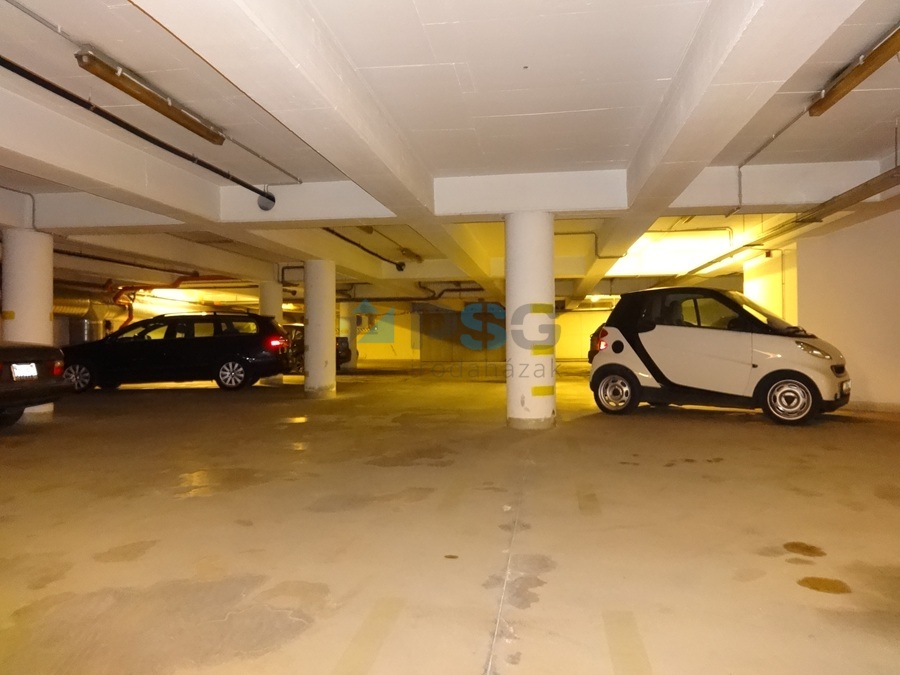 Eladó irodaház a Kolosy tér közelében